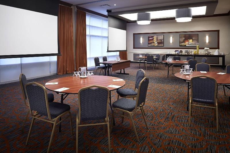 فندق Courtyard By Marriott Montreal Airport