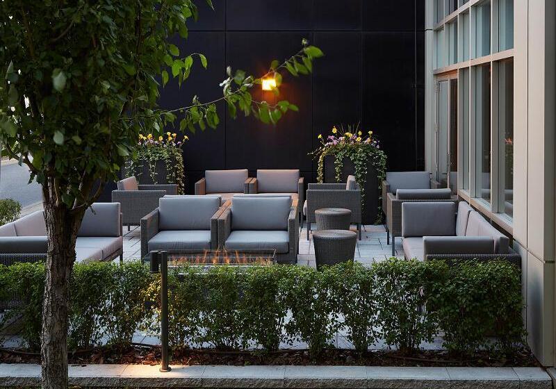 فندق Courtyard By Marriott Montreal Airport