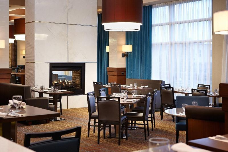 فندق Courtyard By Marriott Montreal Airport
