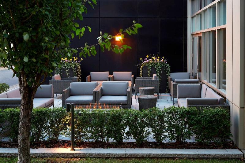 فندق Courtyard By Marriott Montreal Airport