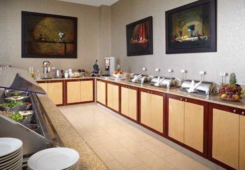 فندق Courtyard By Marriott Montreal Airport