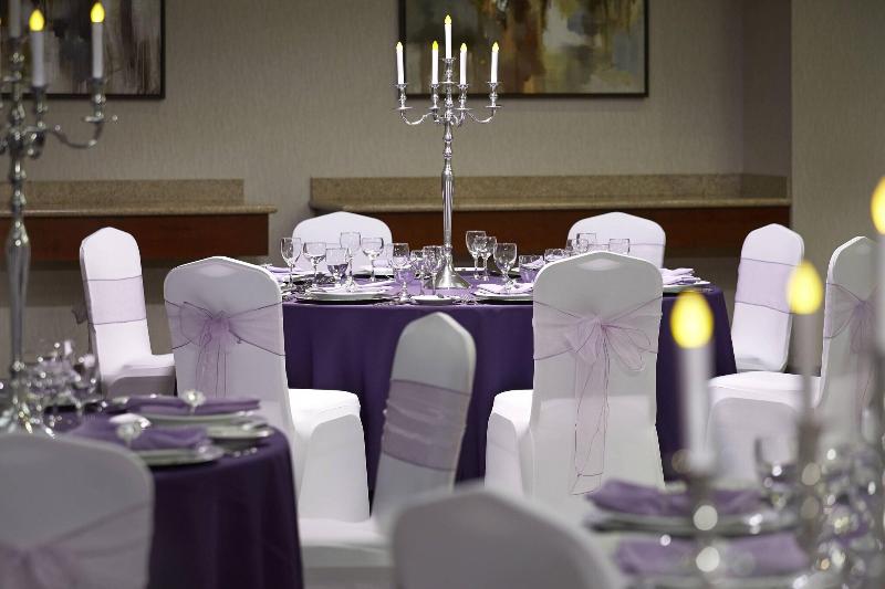 فندق Courtyard By Marriott Montreal Airport