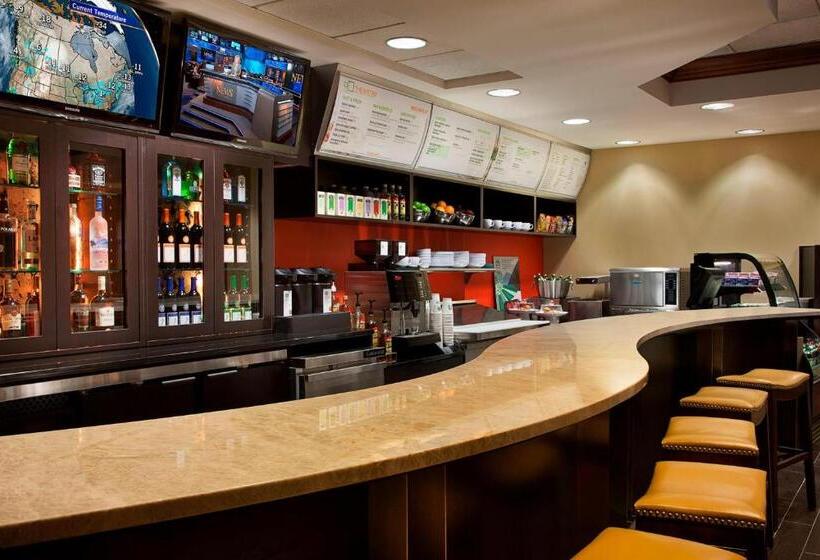 ホテル Courtyard By Marriott Toronto Airport