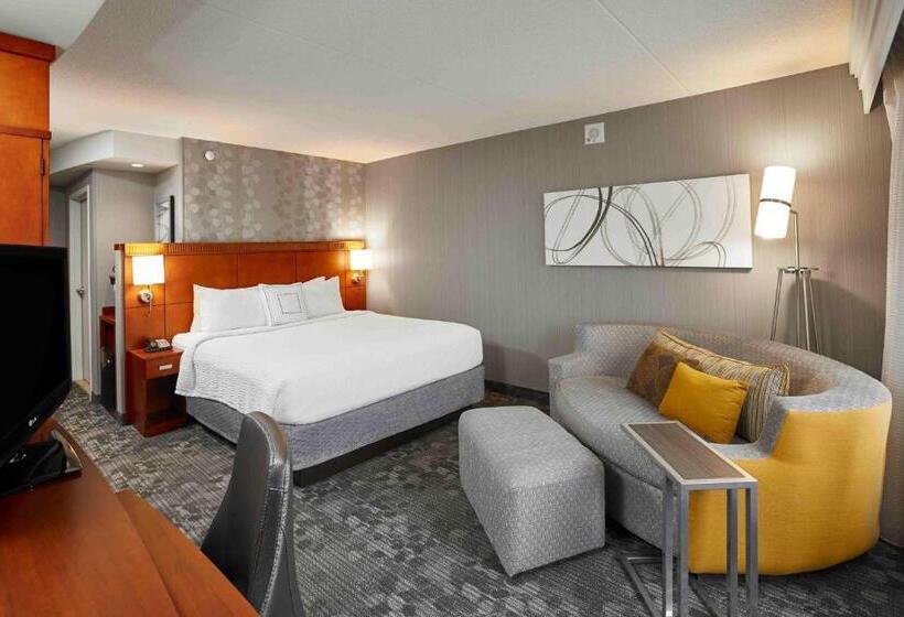 Отель Courtyard By Marriott Toronto Brampton