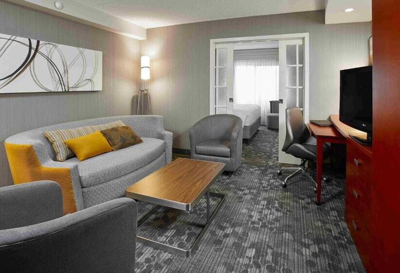Отель Courtyard By Marriott Toronto Brampton
