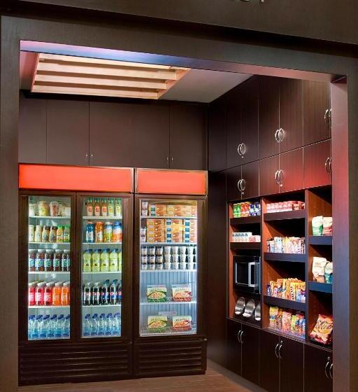 Отель Courtyard By Marriott Toronto Brampton