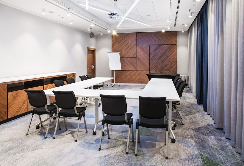 هتل Courtyard By Marriott Katowice City Center