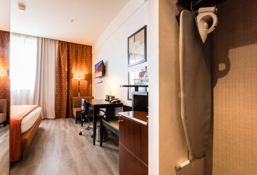 בית מלון כפרי Crowne Plaza Milan   Malpensa Airport, An Ihg