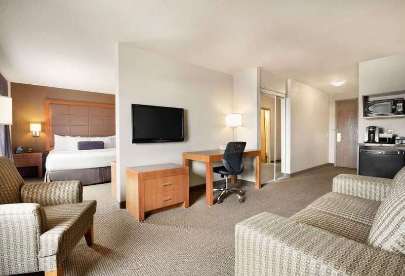 فندق Days Inn By Wyndham Calgary Airport