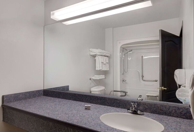 Отель Days Inn By Wyndham Edmundston