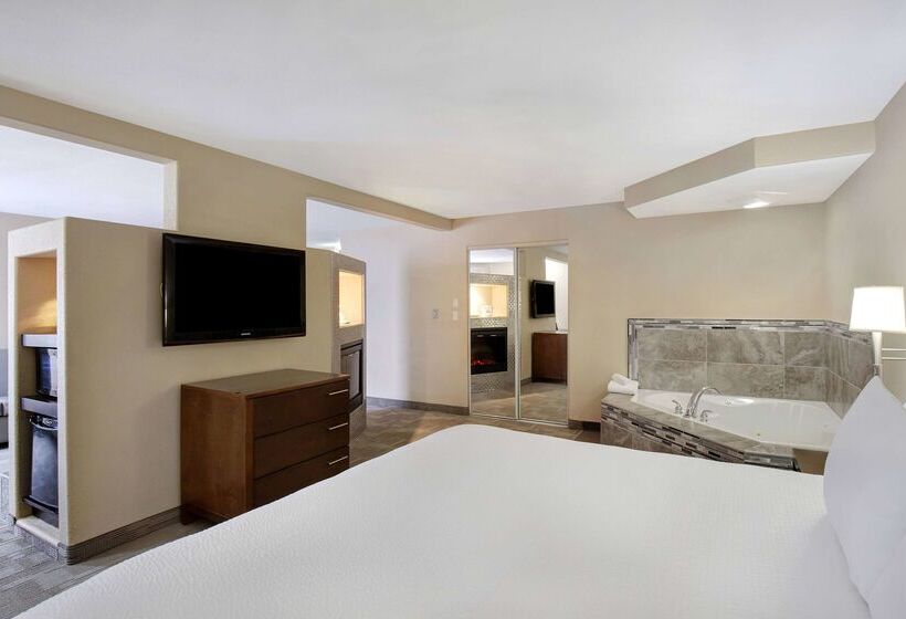 هتل Days Inn By Wyndham Medicine Hat