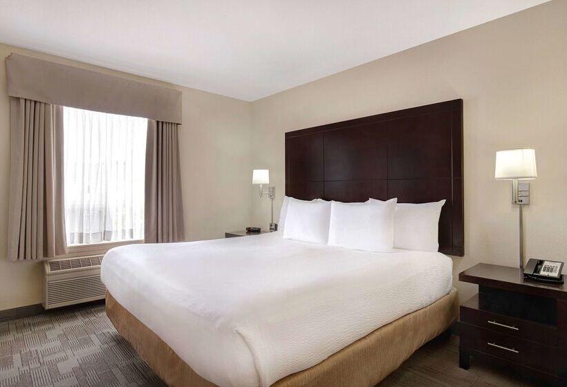 בית מלון כפרי Days Inn By Wyndham Medicine Hat