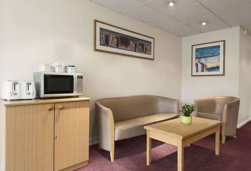 호텔 Days Inn Michaelwood M5