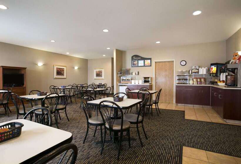 هتل Days Inn By Wyndham Moose Jaw
