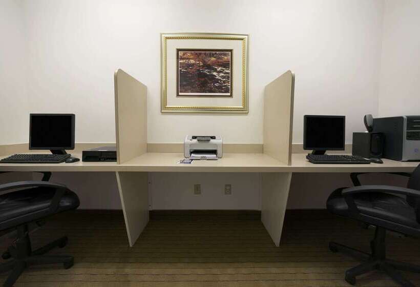 هتل Days Inn By Wyndham Moose Jaw