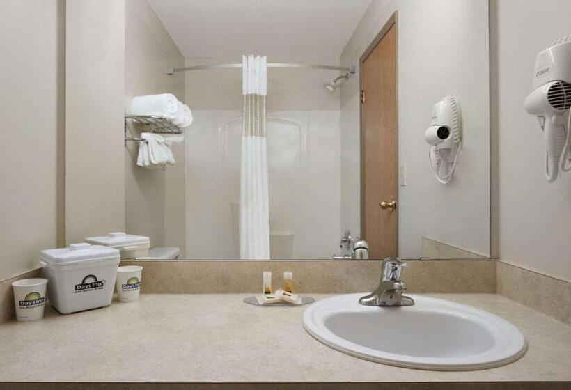 בית מלון כפרי Days Inn By Wyndham Red Deer