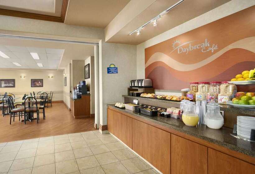 בית מלון כפרי Days Inn By Wyndham Red Deer