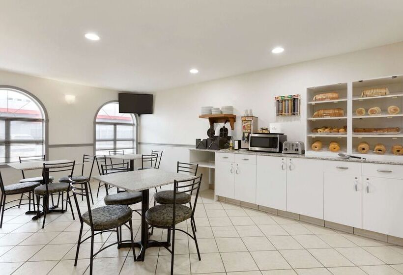 فندق Days Inn By Wyndham Steinbach