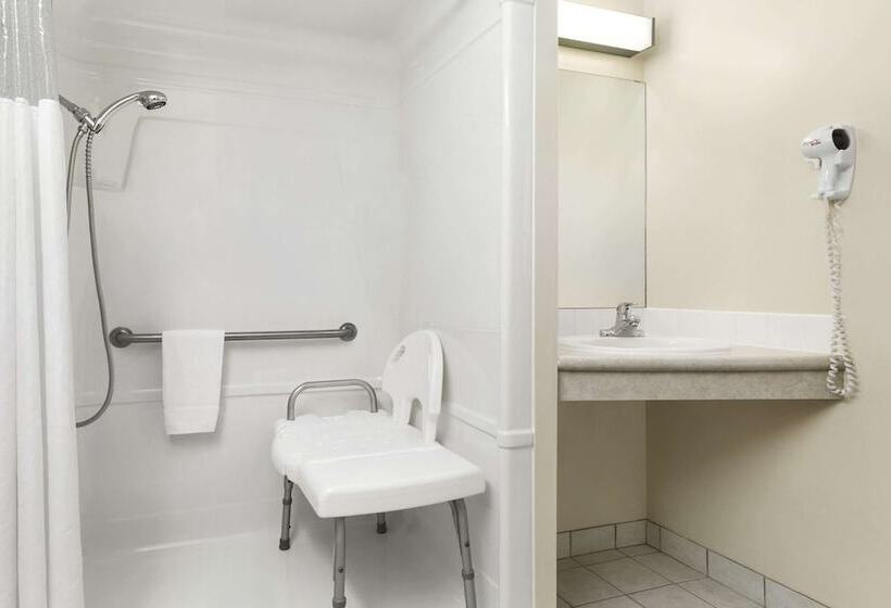 فندق Days Inn By Wyndham Steinbach