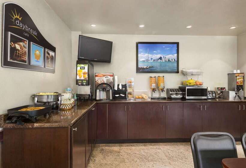 ホテル Days Inn By Wyndham Toronto East Lakeview