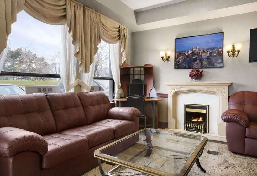 ホテル Days Inn By Wyndham Toronto East Lakeview