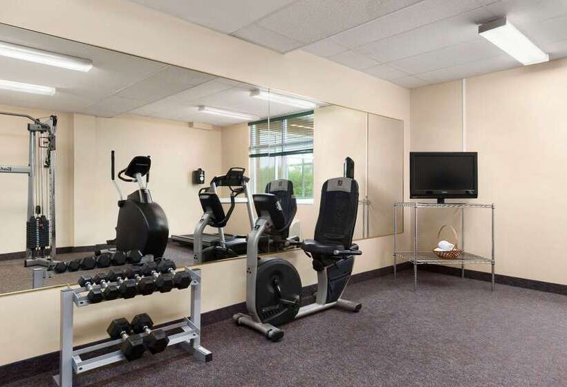هتل Days Inn By Wyndham Oromocto Conference Centre