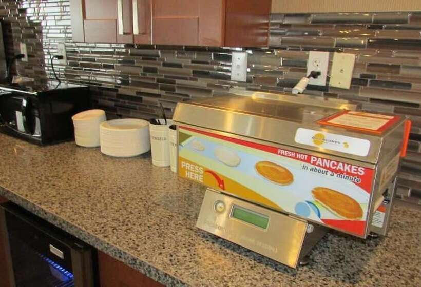 فندق Days Inn & Suites By Wyndham Brooks