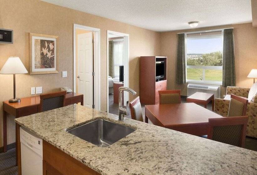 فندق Days Inn & Suites By Wyndham Cochrane