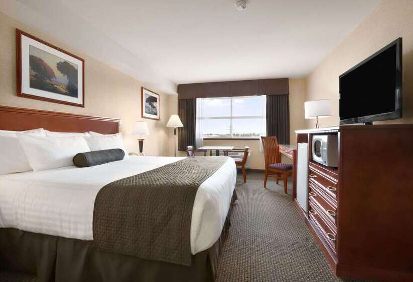 هتل Days Inn & Suites By Wyndham Langley