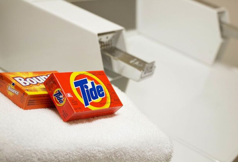 هتل Days Inn & Suites By Wyndham Langley