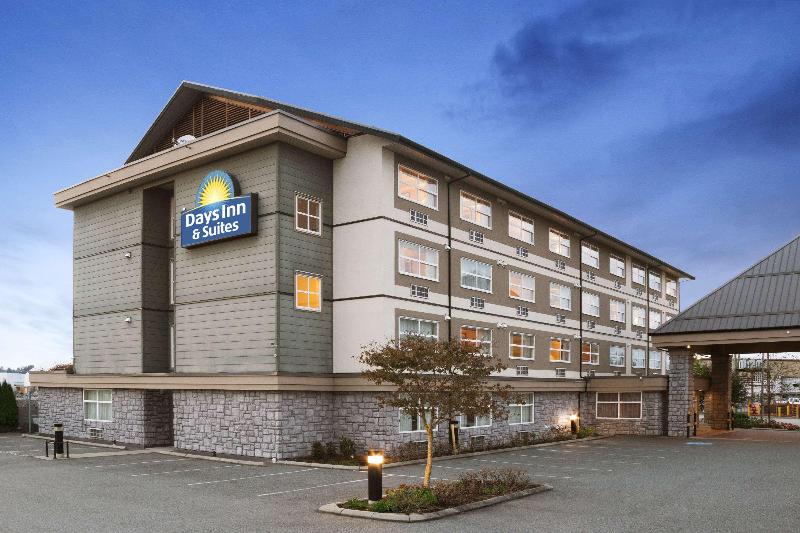 هتل Days Inn & Suites By Wyndham Langley