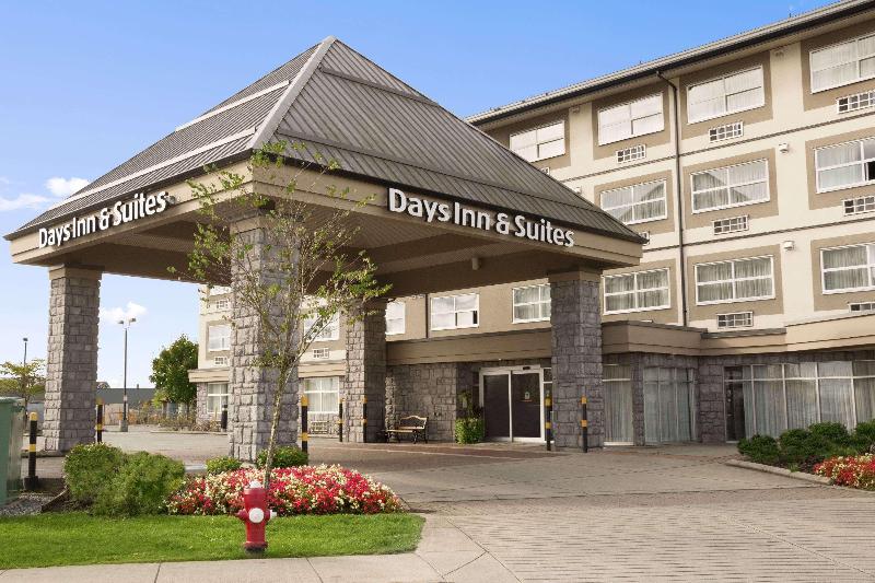 هتل Days Inn & Suites By Wyndham Langley