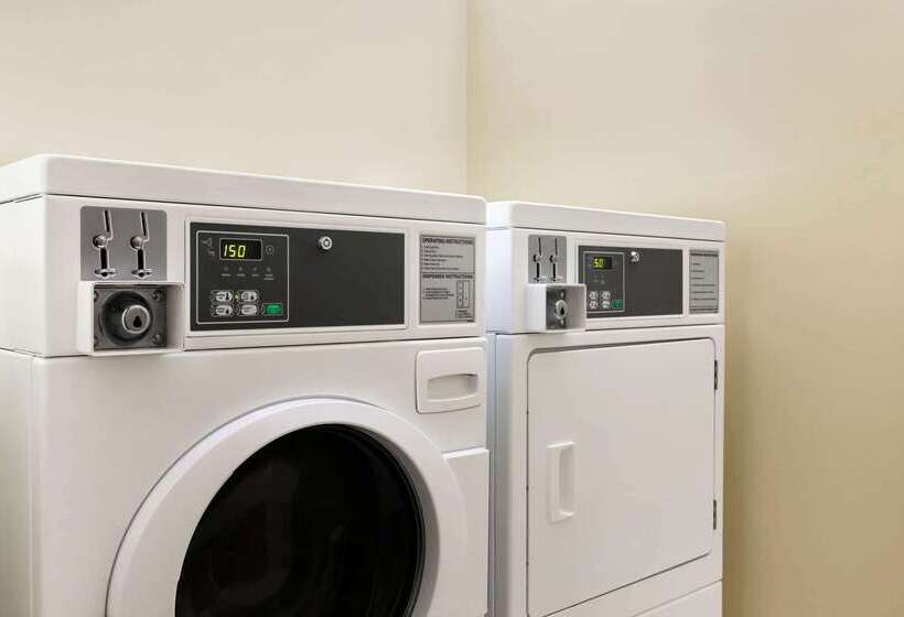 فندق Days Inn & Suites By Wyndham Thompson