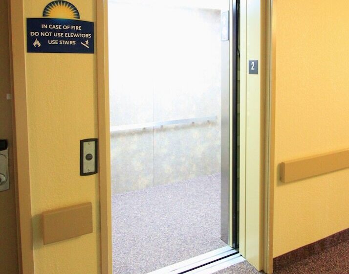 فندق Days Inn & Suites By Wyndham Thompson