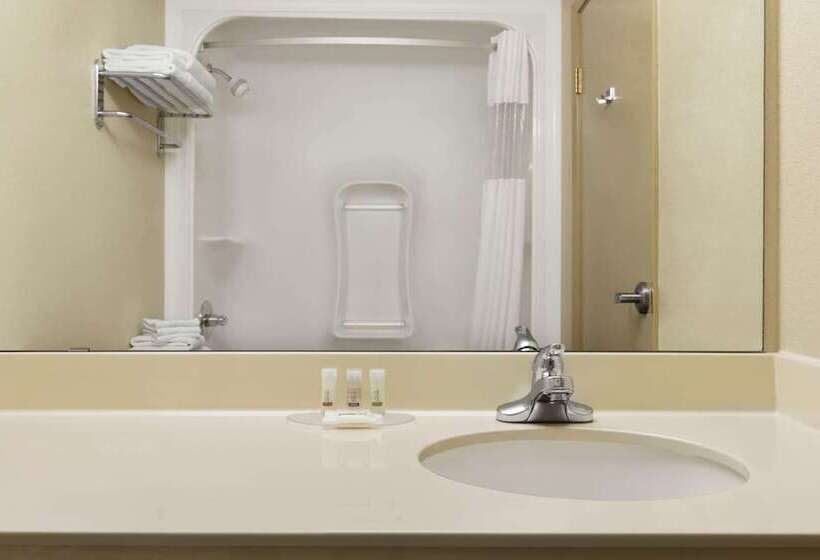 فندق Days Inn & Suites By Wyndham Thompson