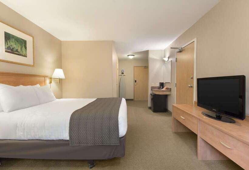 هتل Days Inn & Suites By Wyndham Thunder Bay