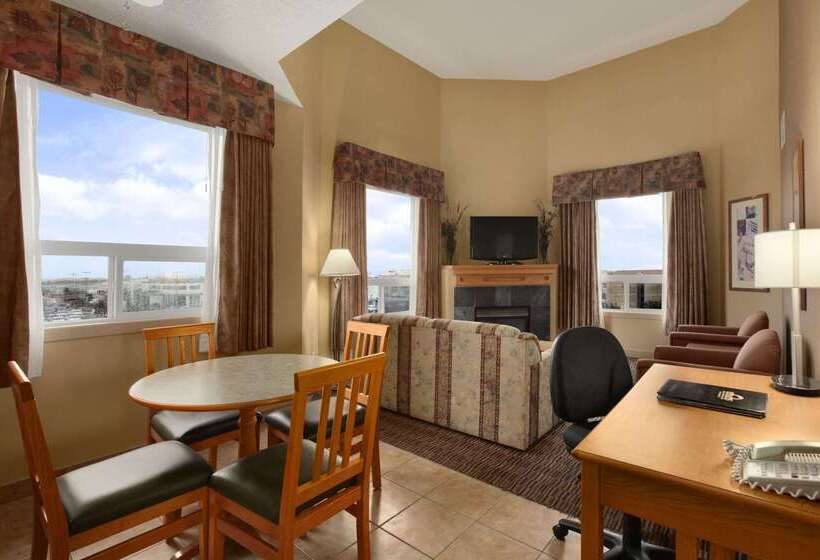 ホテル Days Inn & Suites By Wyndham West Edmonton