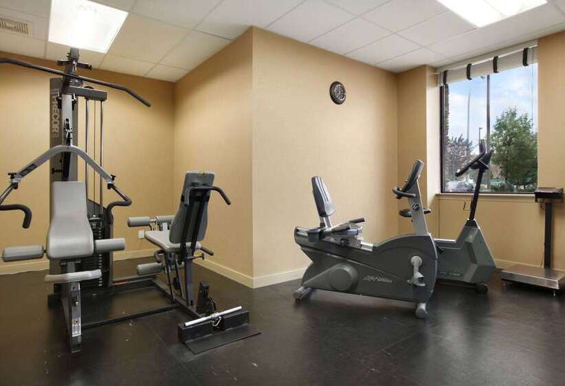 ホテル Days Inn & Suites By Wyndham West Edmonton