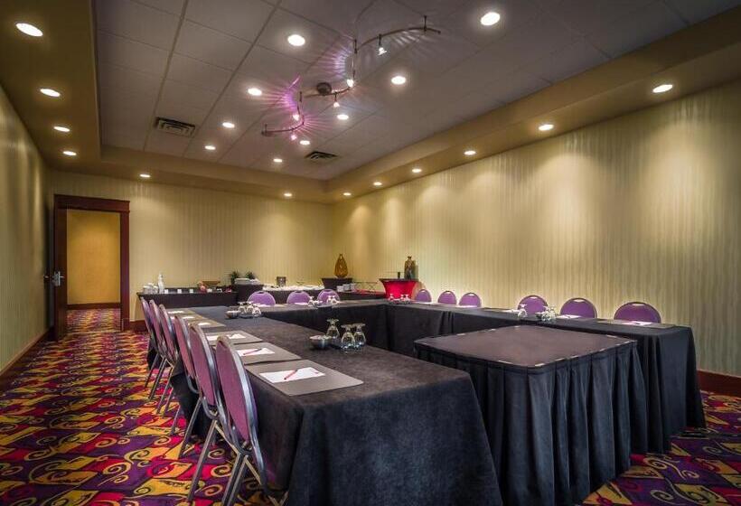 בית מלון כפרי Deerfoot Inn And Casino