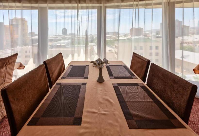 酒店 Diplomat Suites