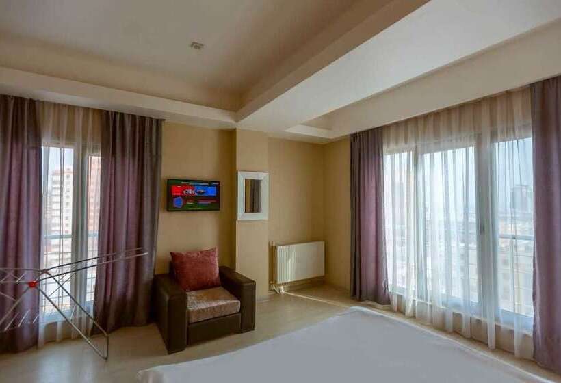 酒店 Diplomat Suites