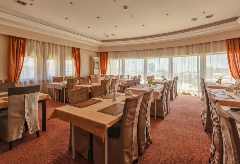 酒店 Diplomat Suites