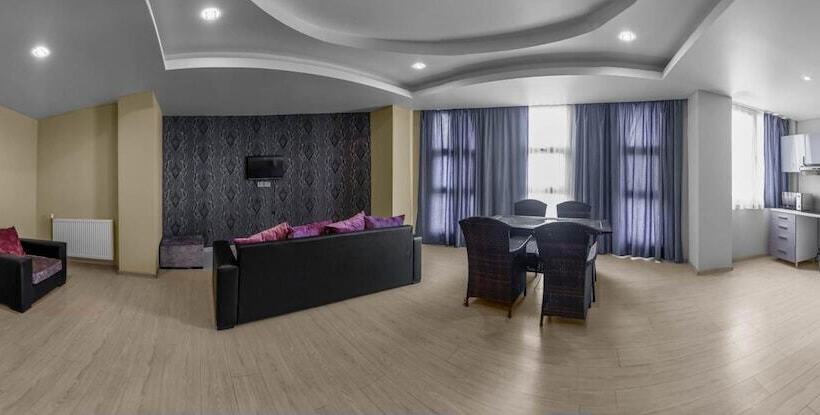 酒店 Diplomat Suites