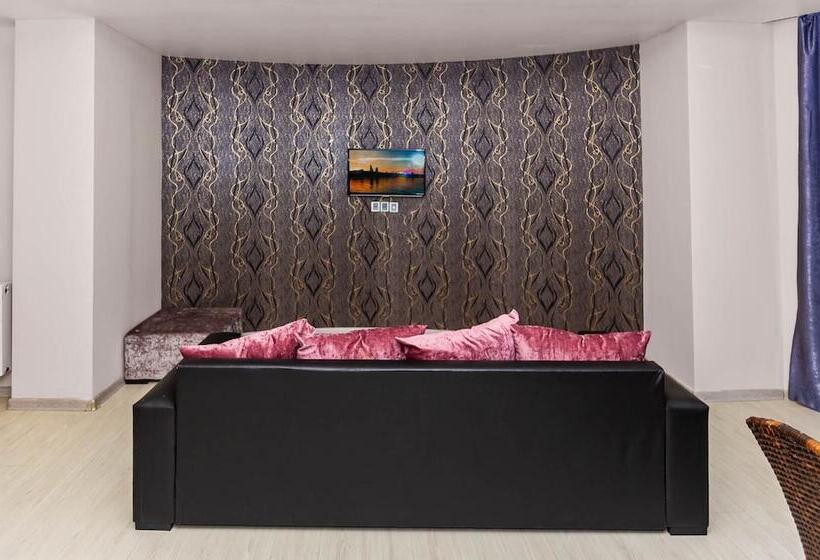 酒店 Diplomat Suites