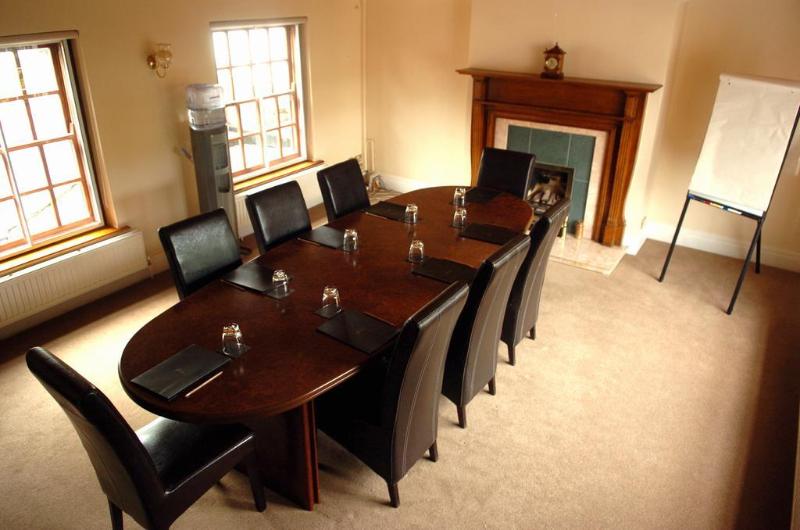 Отель Donington Manor