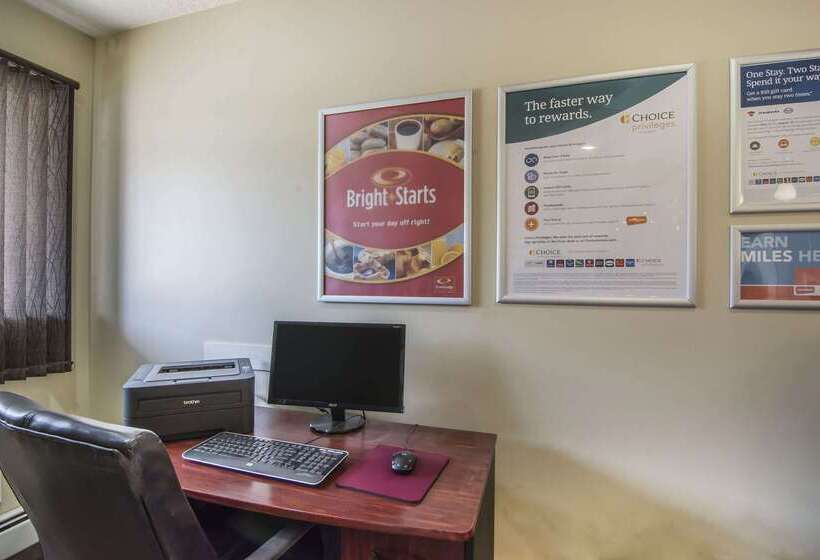 בית מלון כפרי Econo Lodge Inn & Suites High Level