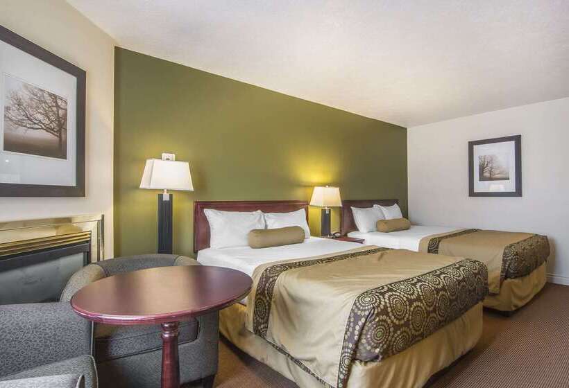 בית מלון כפרי Econo Lodge Inn & Suites High Level
