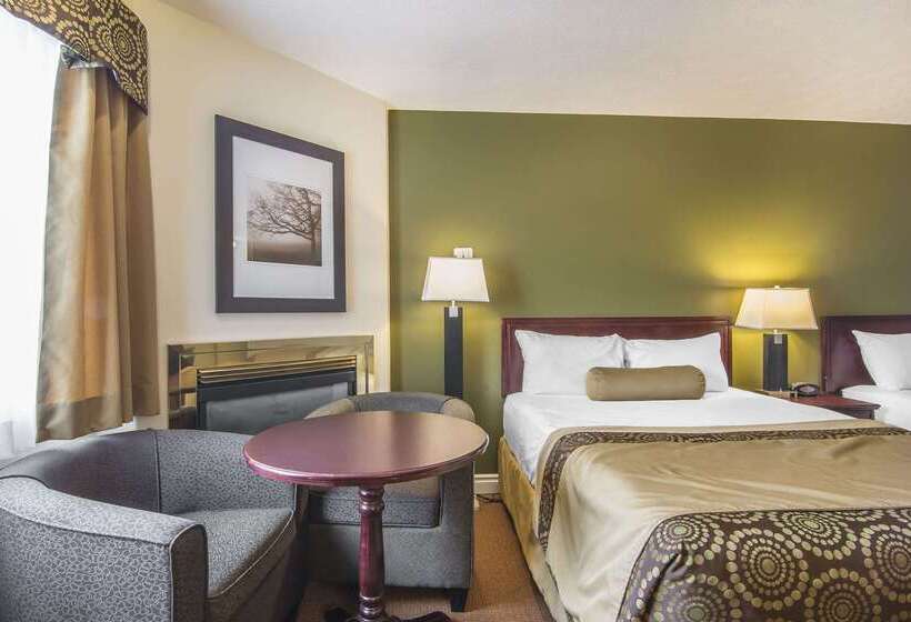 בית מלון כפרי Econo Lodge Inn & Suites High Level