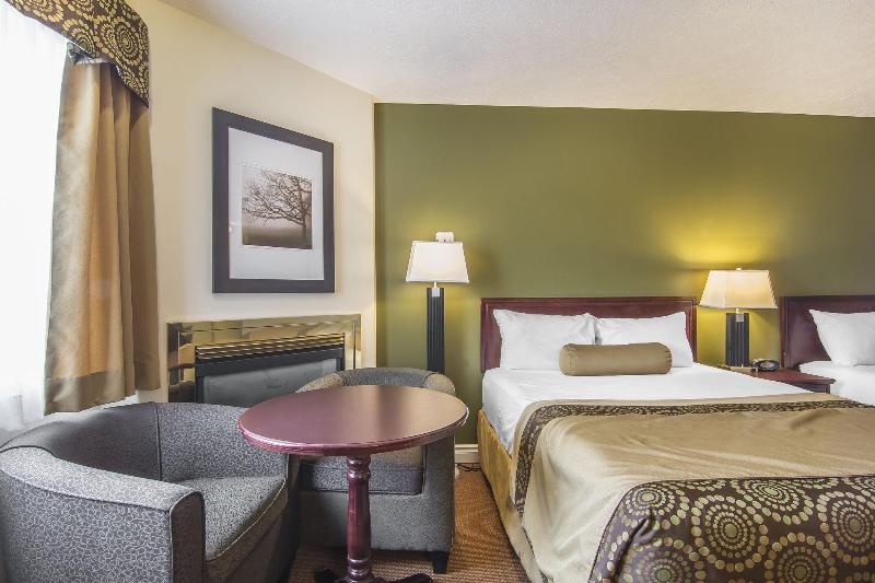 בית מלון כפרי Econo Lodge Inn & Suites High Level