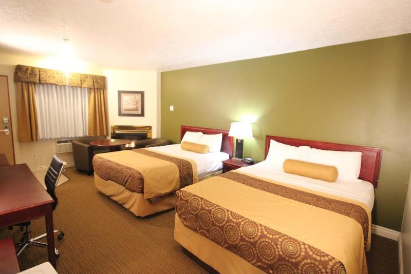 בית מלון כפרי Econo Lodge Inn & Suites High Level